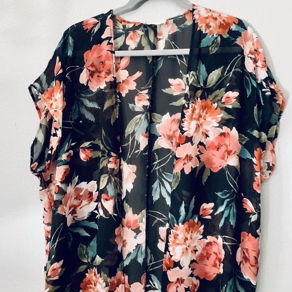 Paris floral kimono - Picture 3 of 4